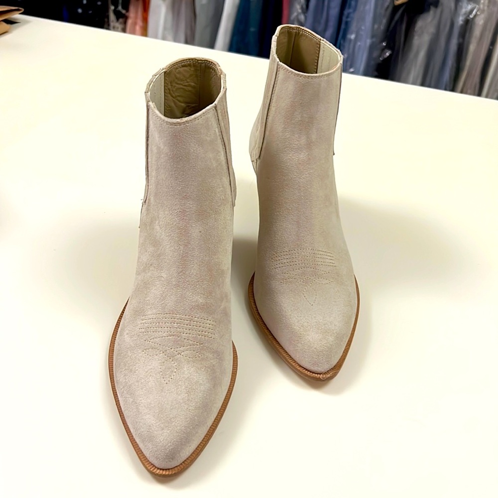 NWOT GG - Beautiful and AUTHENTIC Golden Goose booties in a gorgeous bone suede.